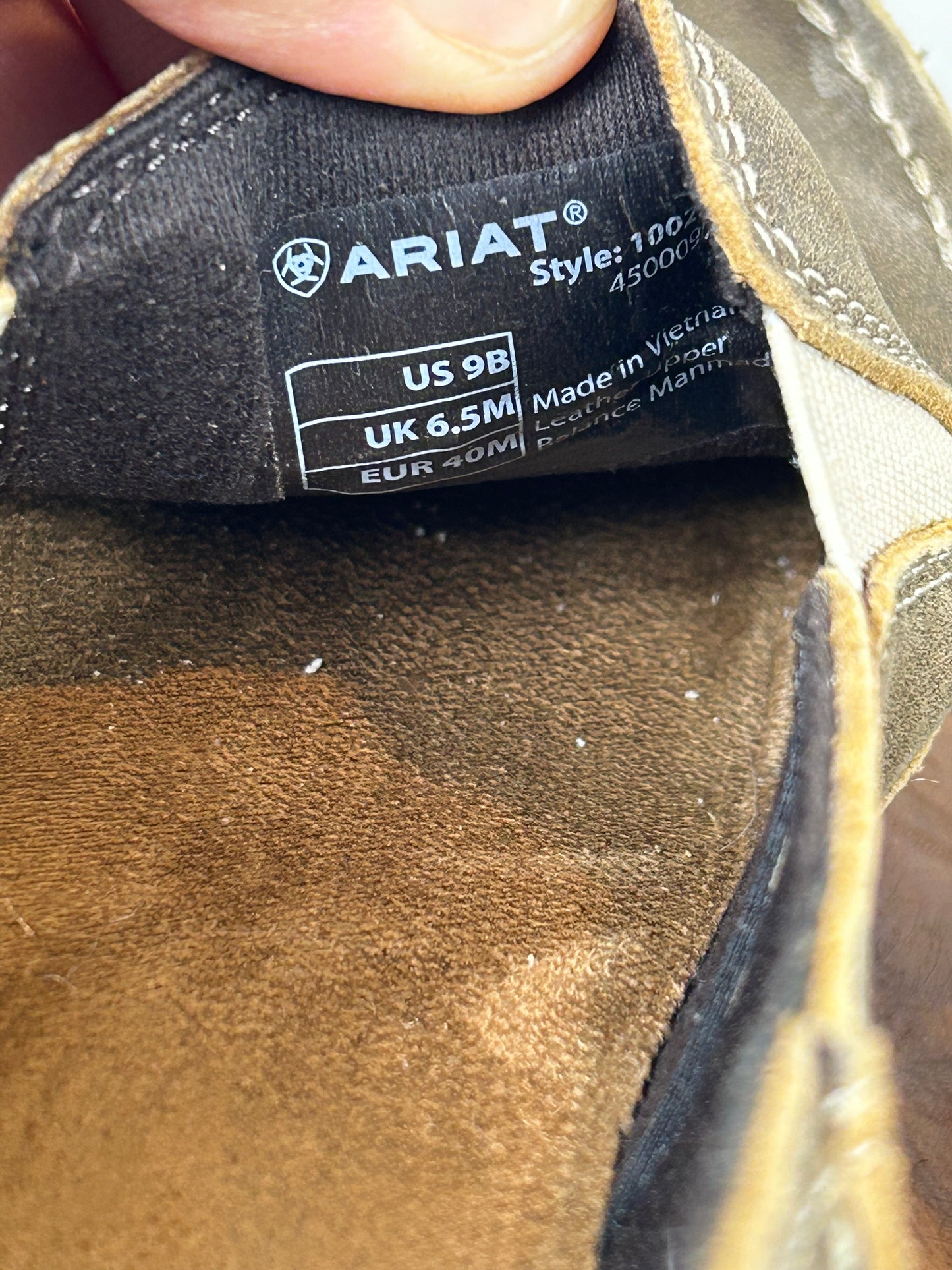 ARIAT women’s casual cruiser shoe in brown bomber —new!