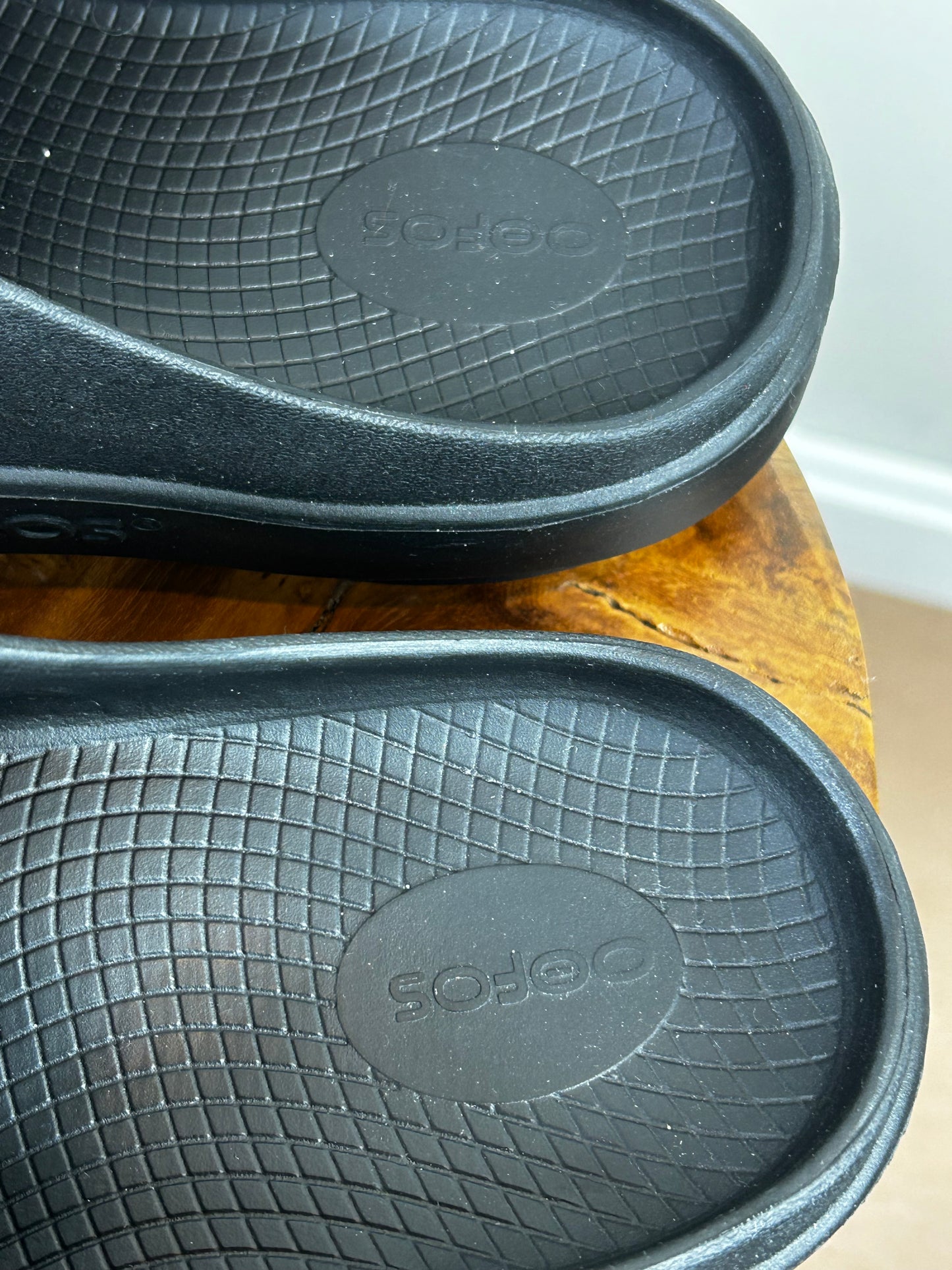 OOFOS WOMEN'S OOCLOOG CLOG - BLACK