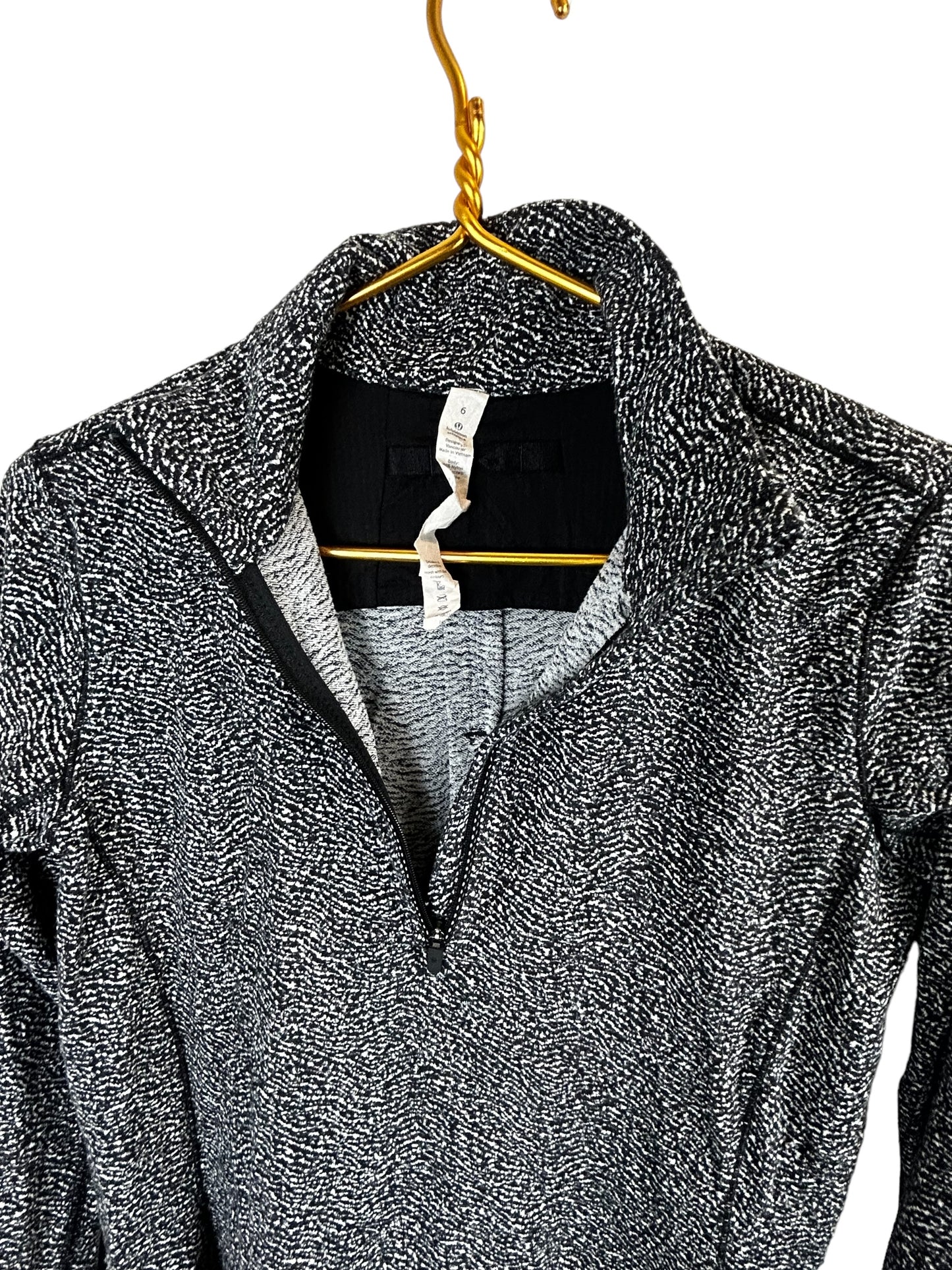 Lululemon Outrun 1/2 Zip
Running Luon Ripple Jacquard Black White