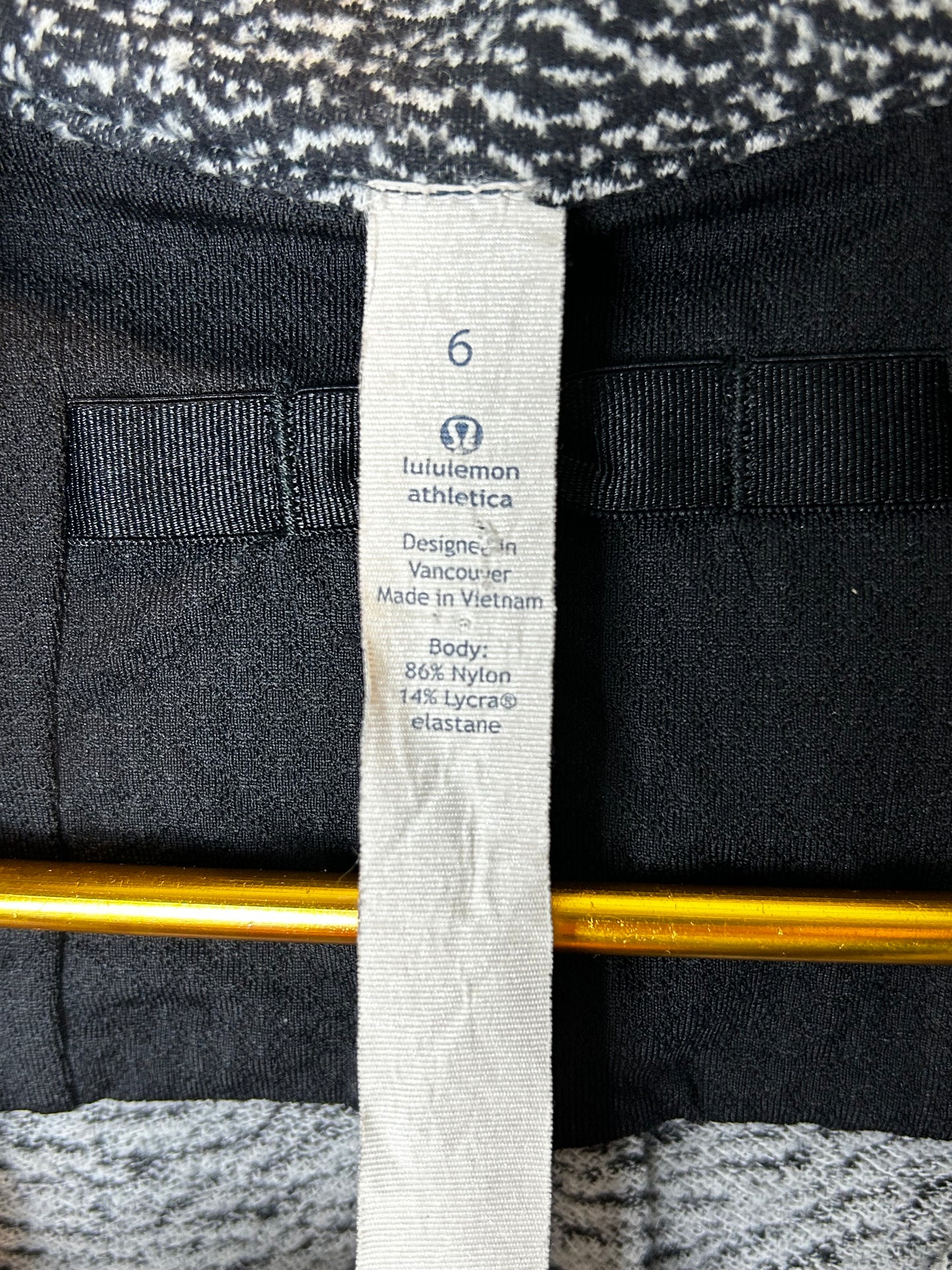 Lululemon Outrun 1/2 Zip
Running Luon Ripple Jacquard Black White