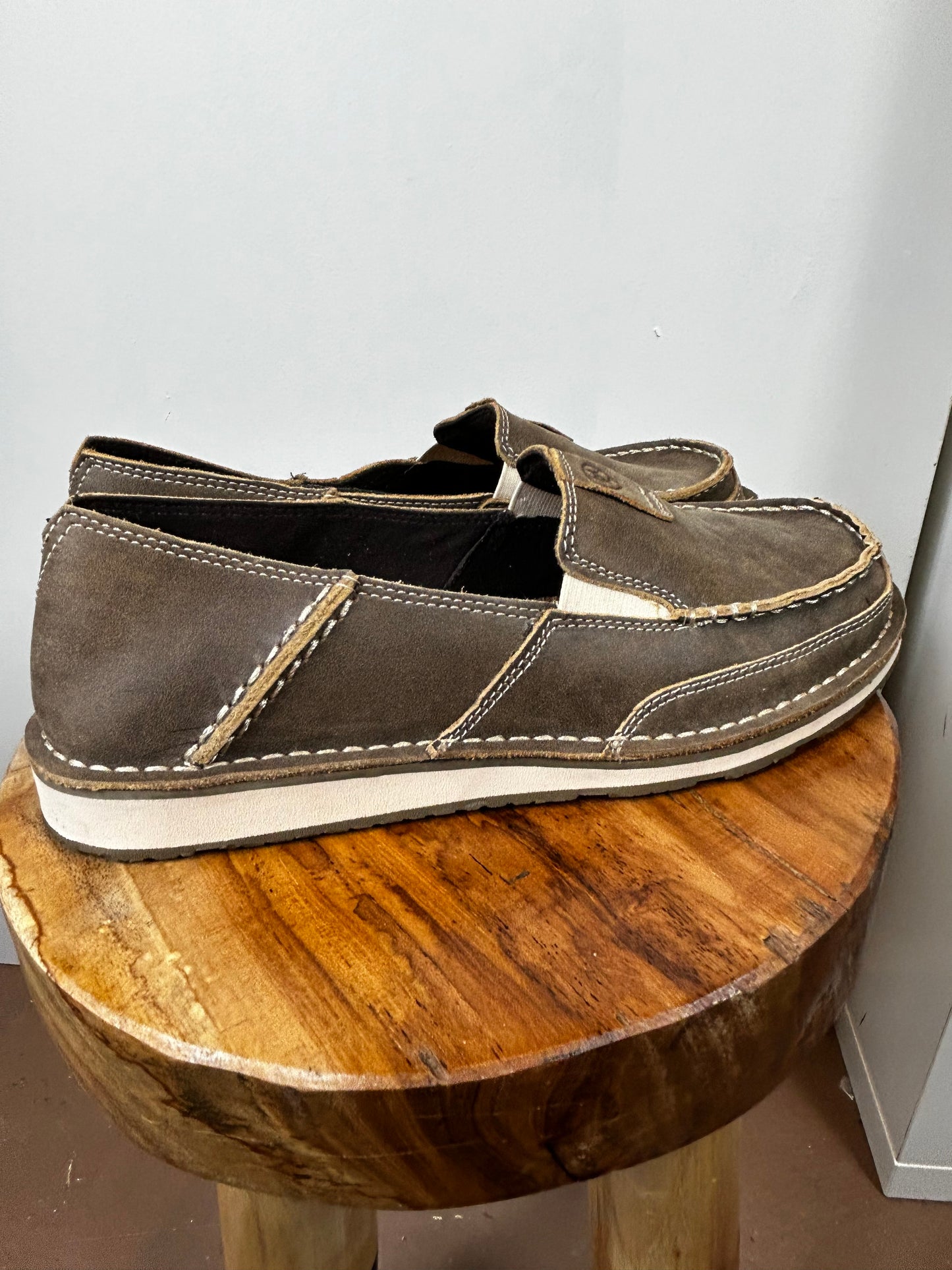 ARIAT women’s casual cruiser shoe in brown bomber —new!