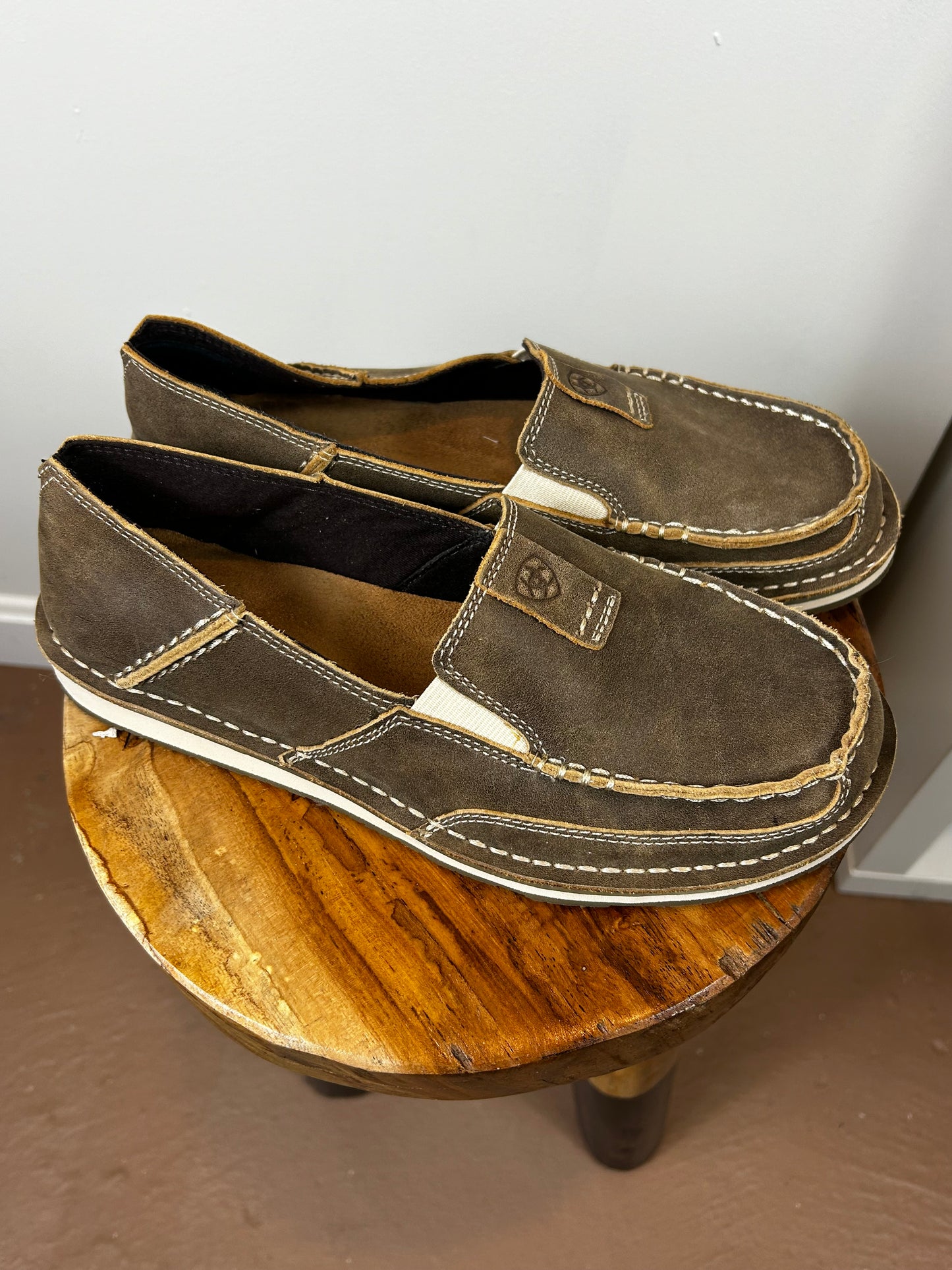 ARIAT women’s casual cruiser shoe in brown bomber —new!