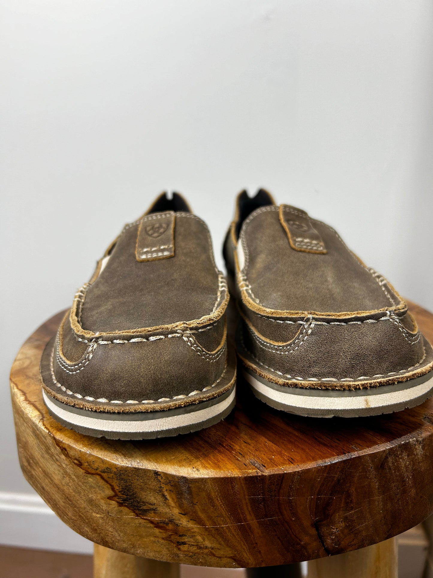 ARIAT women’s casual cruiser shoe in brown bomber —new!