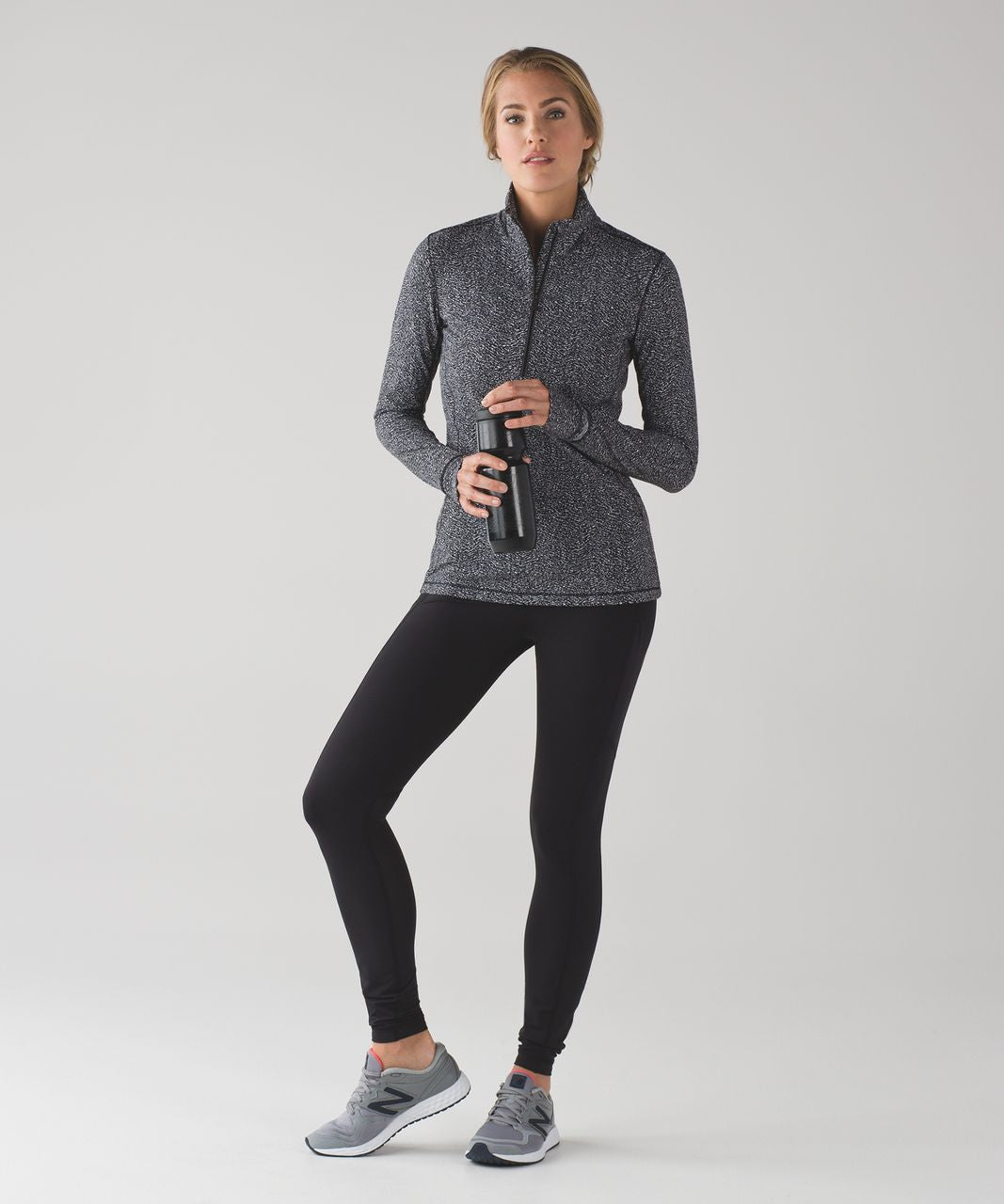 Lululemon Outrun 1/2 Zip
Running Luon Ripple Jacquard Black White