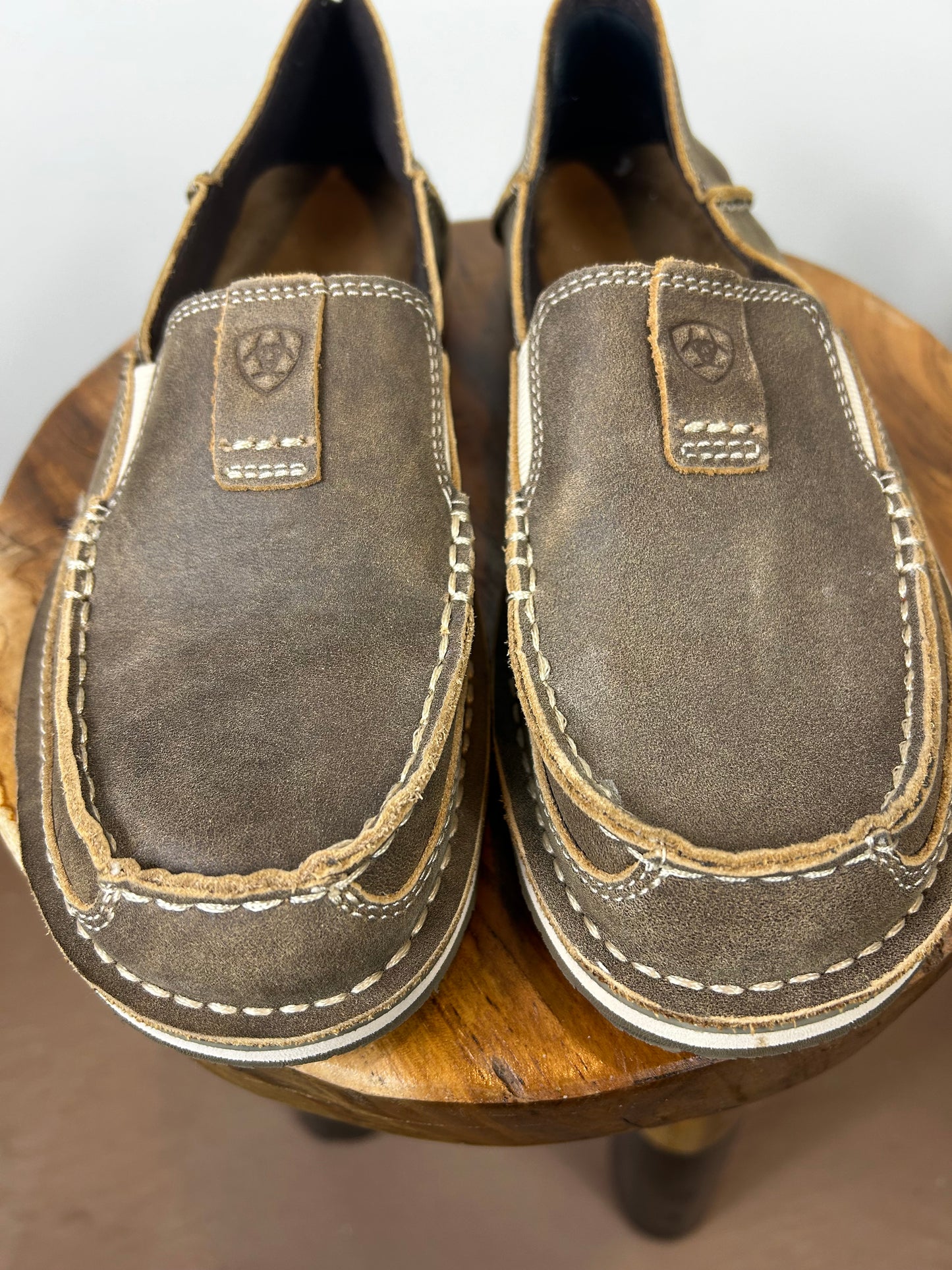ARIAT women’s casual cruiser shoe in brown bomber —new!