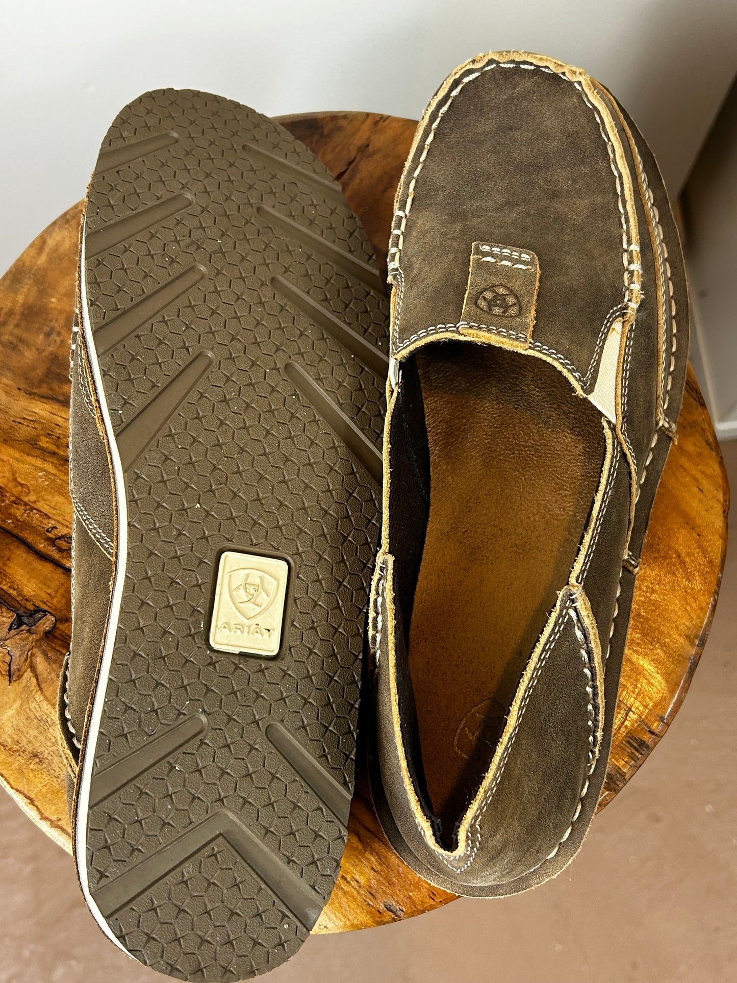 ARIAT women’s casual cruiser shoe in brown bomber —new!