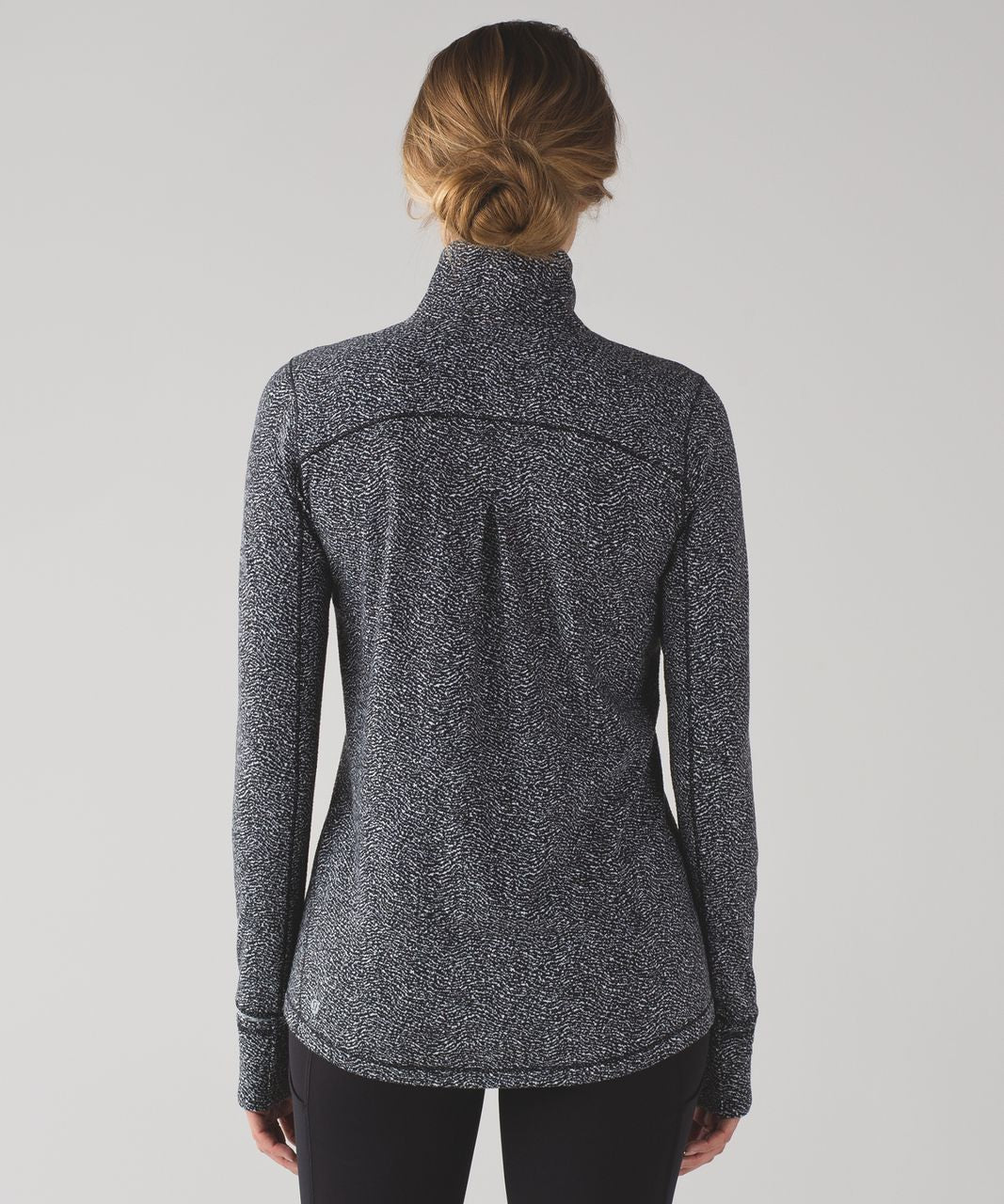 Lululemon Outrun 1/2 Zip
Running Luon Ripple Jacquard Black White