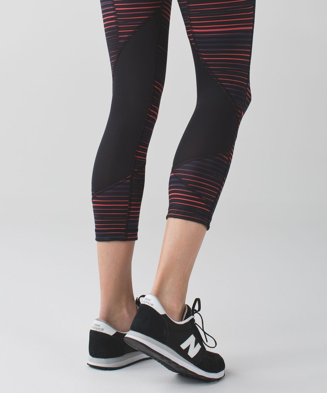 Lululemon Pace Rival Crop *Full-On Luxtreme Twisted Dune Alarming Black / Red