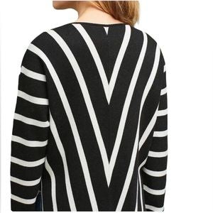 ANTHROPOLOGIE Moth Hadley Striped V-Neck Pullover Sweater Dolman Size M Chevron