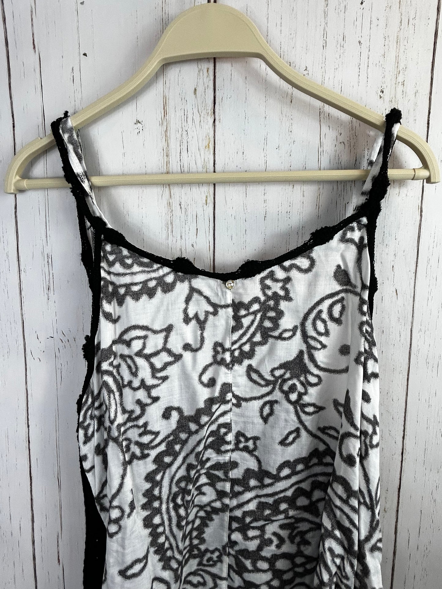 Caty Lesca Paris Black and white NWT tank top