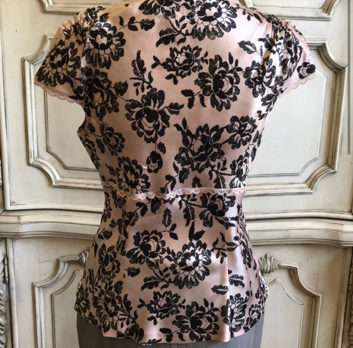 Bandolino Beige/Black Floral Print Short Sleeve V-Neck Blouse Size 10