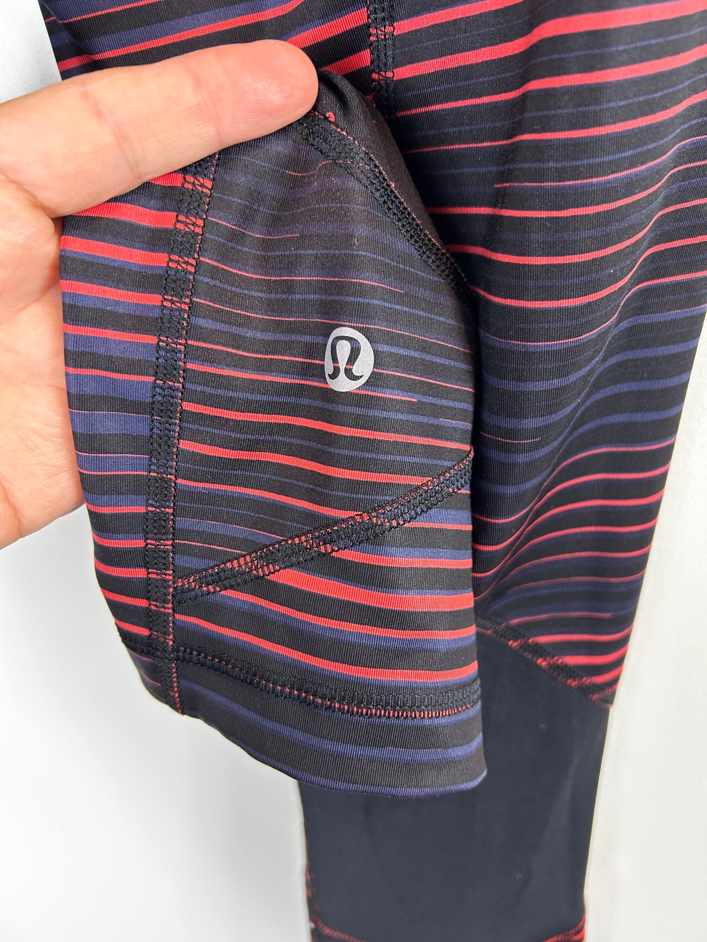 Lululemon Pace Rival Crop *Full-On Luxtreme Twisted Dune Alarming Black / Red